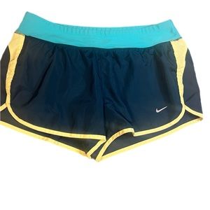 Woman’s Nike running shorts dri-fit dark green yellow size medium workout